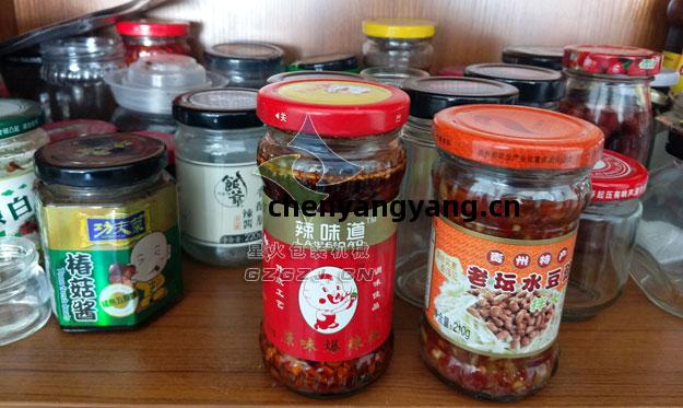 雙(shuang)頭(tou)醬(jiang)料真空旋蓋灌(guan)裝(zhuang)生(sheng)產線(xian)