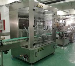 全自(zi)動(dong)辣(la)椒醬(jiang)灌(guan)裝(zhuang)真(zhen)空(kong)旋蓋(gai)生(sheng)產線(xian)